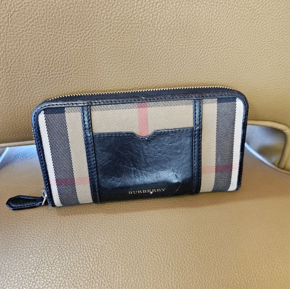 Authentic burberry wallet - Picture 1 of 7